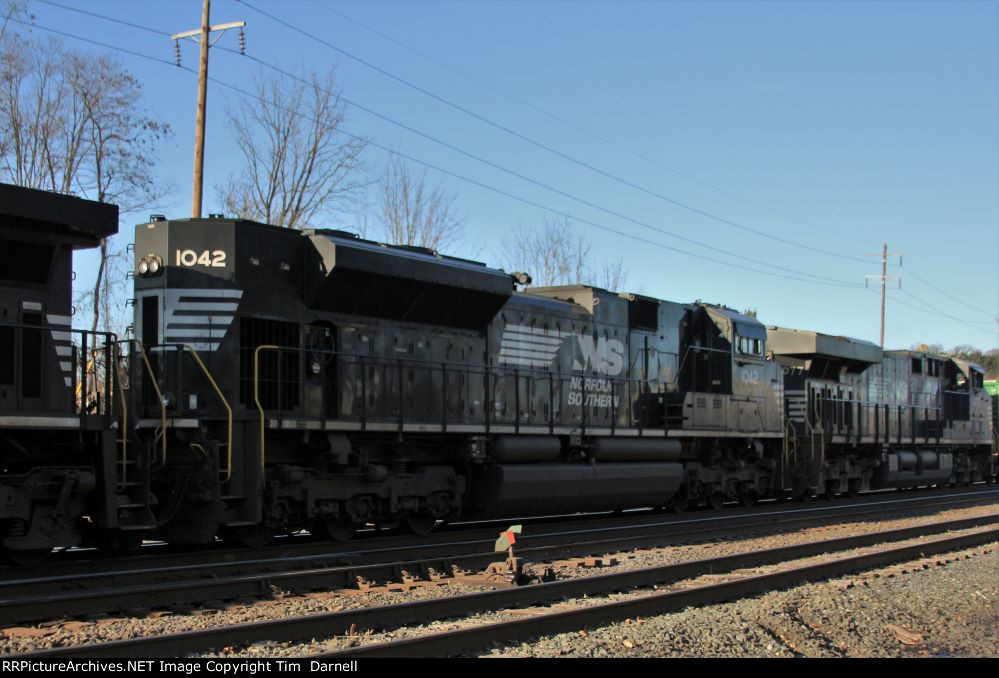 NS 1042 on 211